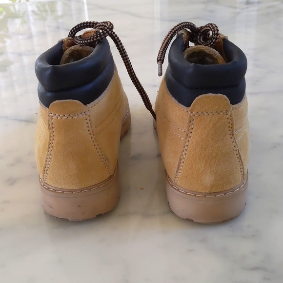 Hush Puppies Genuine Leather Upper Boots. - Picture 5 of 7